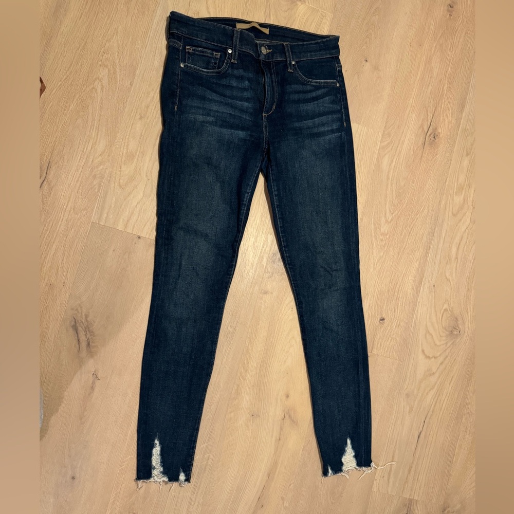 THE MYRA
MID RISE SKINNY ANKLE // CUT HEM // MYRA size 27